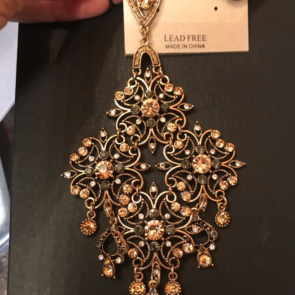 Large Formal Earring - Picture 3 of 3